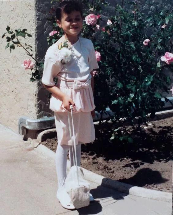 101女孩的少女感，原来靠这些“塑料”单品就能get？