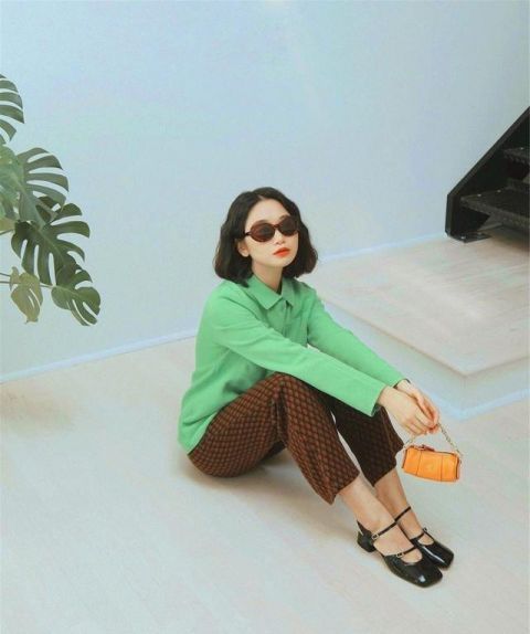 女人■女人无论什么年纪,衣柜里都要有一件衬衫,搭配裤装气质满分