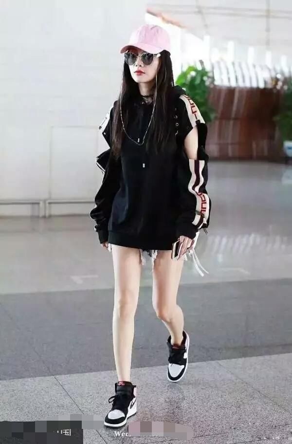 关晓彤提前过冬张子枫红配绿，这次迪丽热巴的衣品也是不敢恭维!