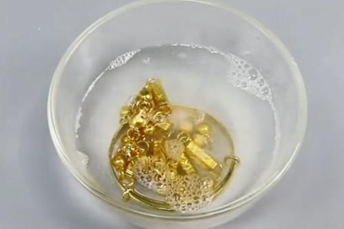 金光闪闪|不管金首饰多脏多黑用“水”泡一泡,立马金光闪闪,1克都不掉