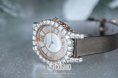 手腕上挂着一百万是什么感觉？鹿晗关晓彤知道