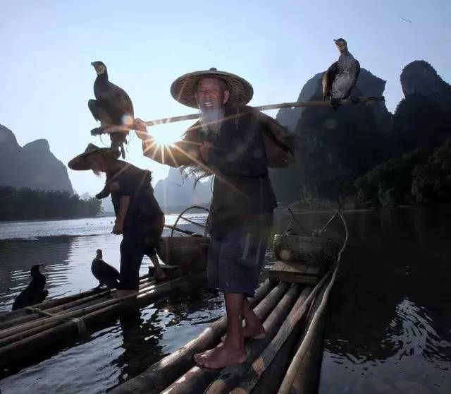 新版20元人民币背面的渔夫脱单了?单身久了,看见竹篓都觉得像个人