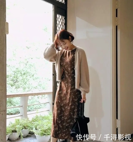 #翻天#真正会穿的女人,都是穿搭高手,小皮鞋+连衣裙,照样让你美翻天