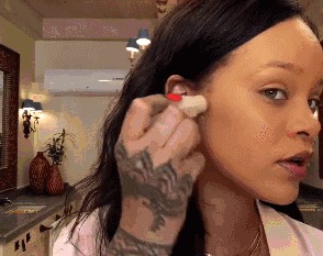 同时撞脸倪妮蕾哈娜是什么感受?