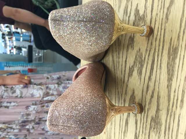 高跟鞋的跟现在都做成这样了，看来我真的是outo啦