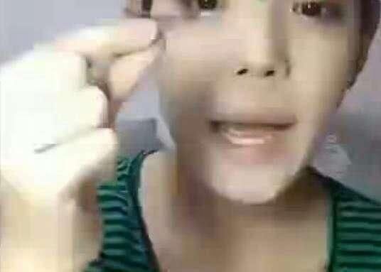 小男孩直播化妆成网红，网友:这让女生还怎么活!