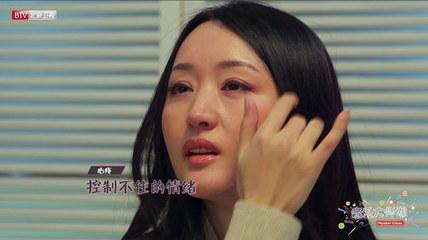 杨钰莹全家照，妈妈依旧很有魅力，回应谣言称：他是我的初恋