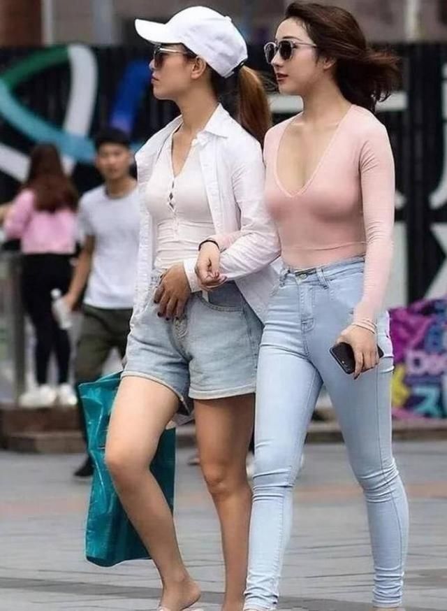 美女街拍：有料才敢这样穿，美女们争奇斗艳