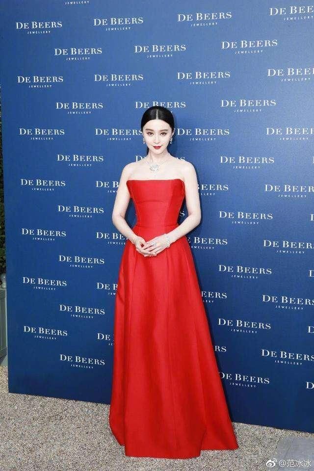 36岁范冰冰出镜，裙子都要撑破了，网友：这身材李晨能hold住么？