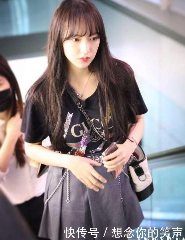 程潇脖子以下全是腿，腿长一米八，网友评论：很漂亮