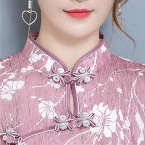 太惊艳了!敢穿旗袍的女人，一颦一笑都是迷人的风情