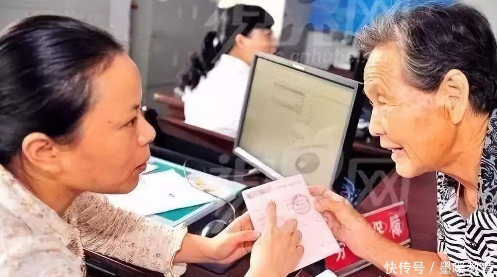 农民准备好钱！这次要交9万元，村干部带头收取，农民要积极配合
