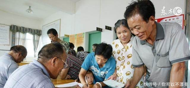 农村新政策出台，这些农民有补贴了，上千元的养老金每月都有！