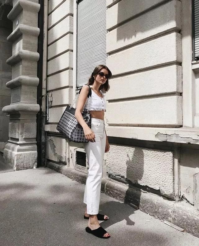 关于白色牛仔裤，这些是时尚博主没告诉过大家的搭配心机
