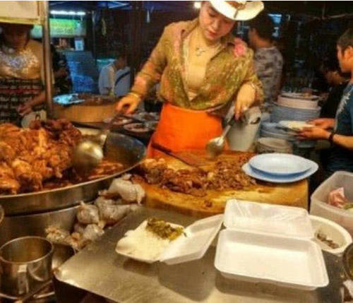 跟团旅游时,为什么导游不跟大家一起吃?原因让人大吃一惊!