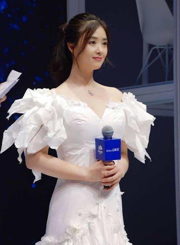 我不相信这是蒋欣，减肉速度太快，现在的她真是美哭了！