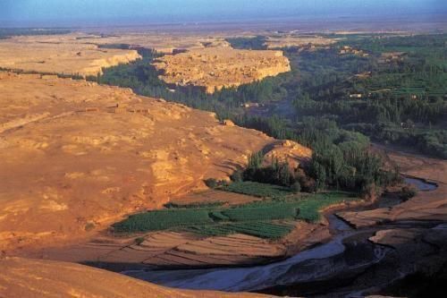 这个被中国“感动”而形成的6000亩湖泊，正在助力治沙，效果显著