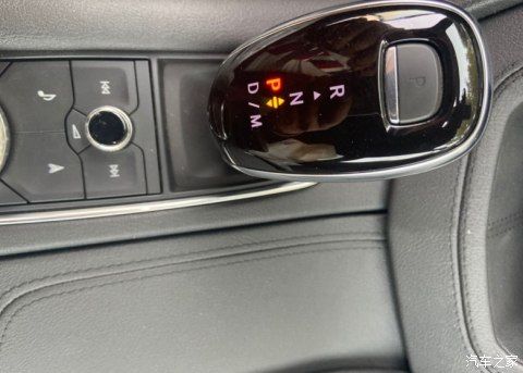 都是比较■凯迪拉克XT5车主说:“这辆车后排空间宽敞”