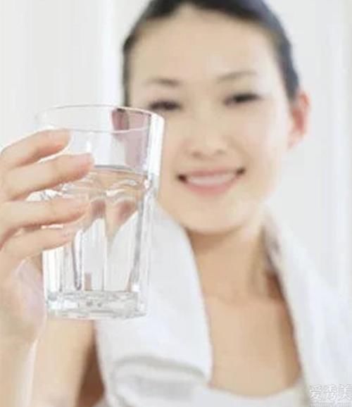 【让自身】每日坚持不懈这种良好的习惯,不但皮肤好,身材也在瘦