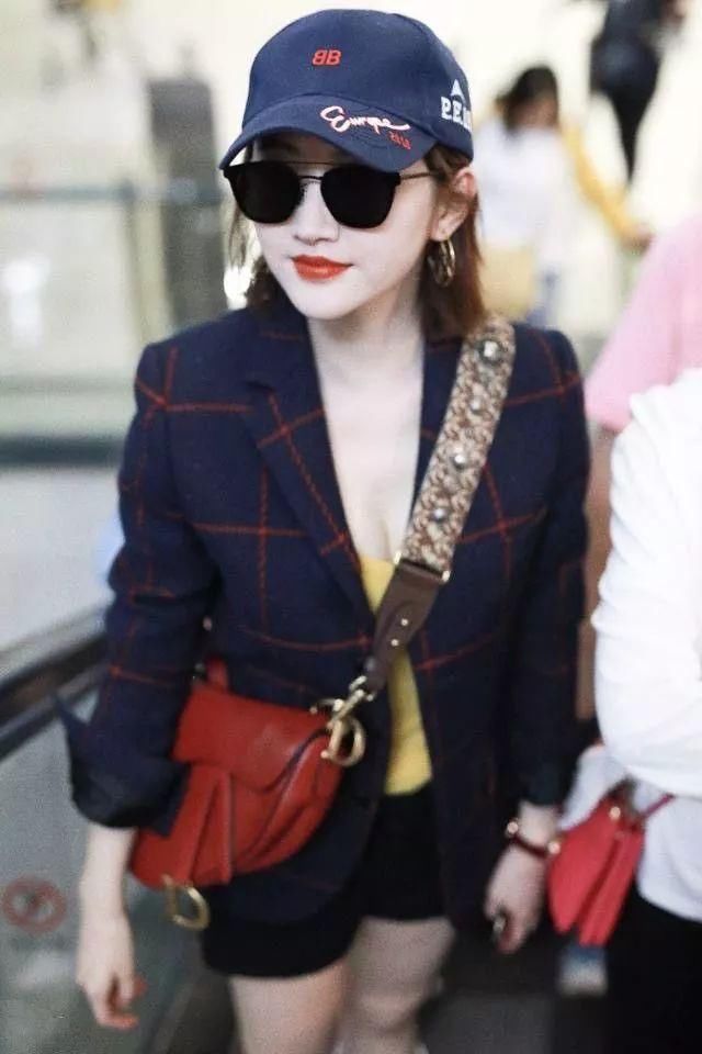 浪费时间！景甜穿双鞋子，需要半个小时，想撞鞋都难！