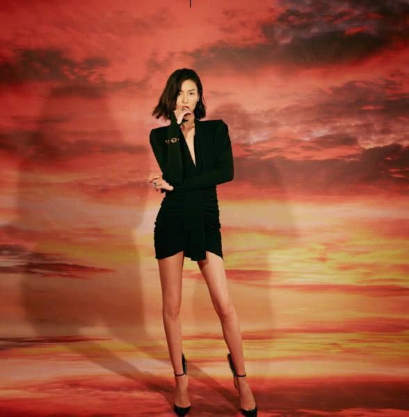 众女星参加风尚大典，唐嫣打扮粉嫩如少女，杨颖这次太普通!