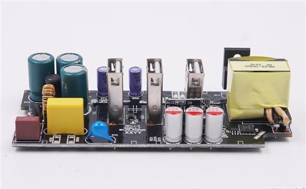 云星电子|三口USB+27瓦快充 米家插线板拆解:用料精细