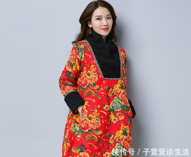 『民族风棉衣』奔四奔五女人别再穿羽绒服了,今年流行中国风棉服,贵气优雅