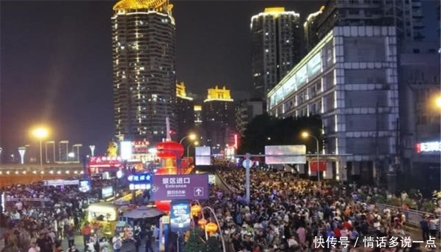 重庆最暖心的旅游胜地，日接待14万人次游客，当地封路让游客打卡