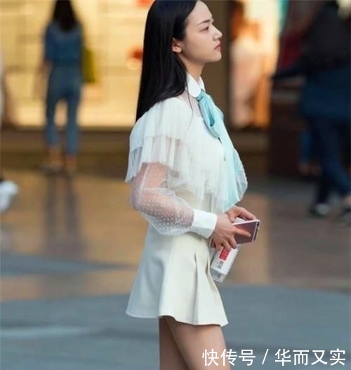 美女：大长腿十分亮眼，非常有女人味，街拍：柔美娇俏的小姐姐
