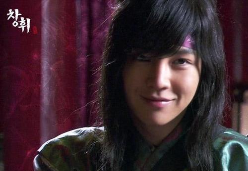 看了长发美男子，你会怀疑自己的性取向