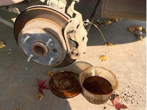  『汽车』汽车保养就是更换机油？老司机：这4个零件不换等于白保养