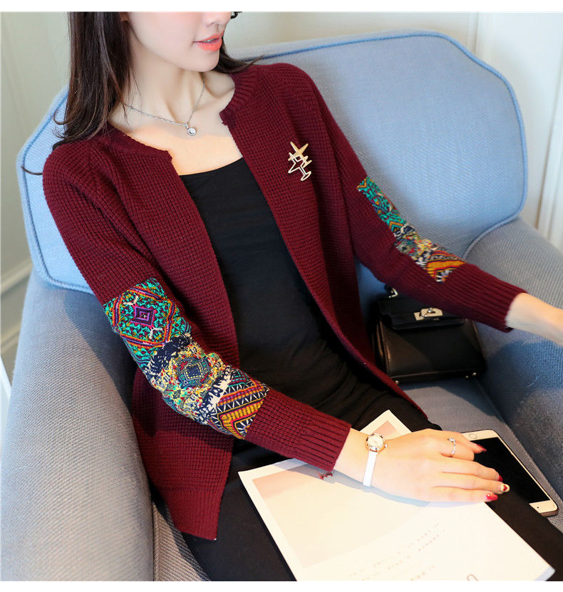 马上国庆了!四五十岁女人，赶紧备件开衫，配烟管裤穿，美上添嫩