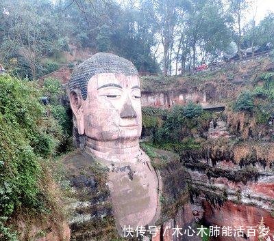 乐山大佛胸前惊现“暗门”，进去后发现2件东西，神秘传说被揭开