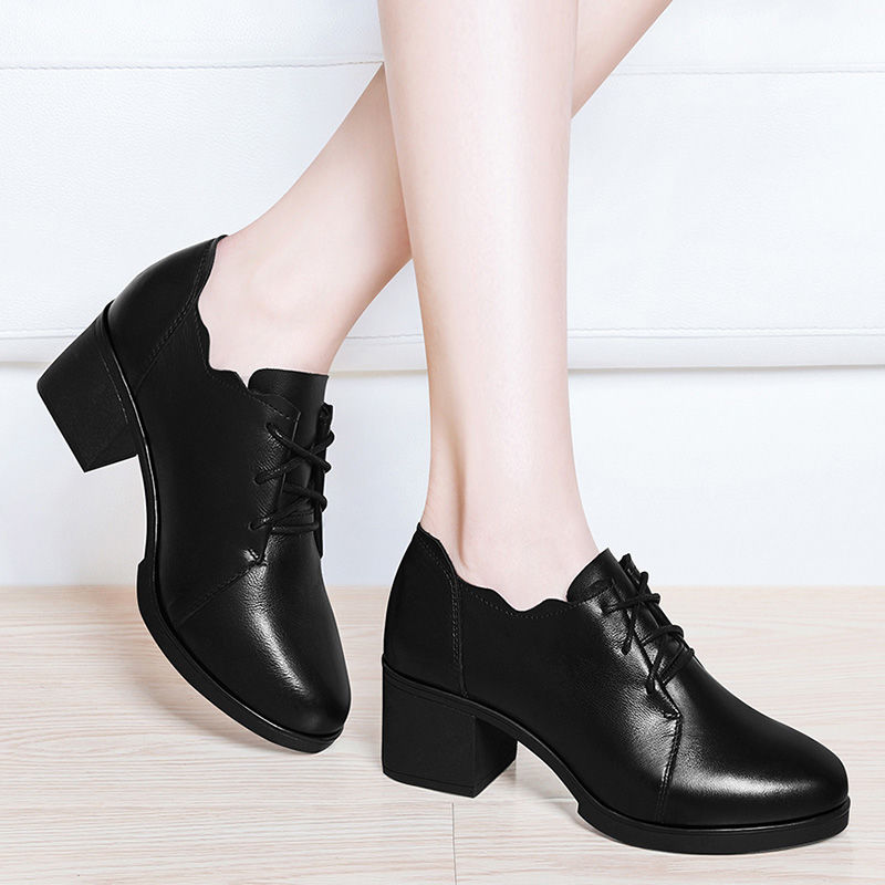 秋天了，如果你50岁，一定要试试“工作鞋”，性感洋气又迷人