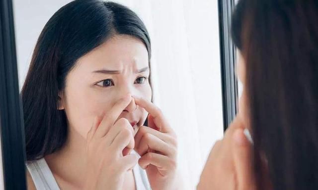  「轻松」鼻翼上的黑头该怎么去掉牢记这几招，让我们轻松告别“草莓鼻”