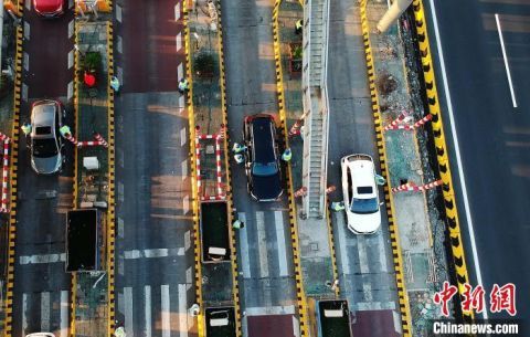  「高速」春运返程客流继续保持低位 G15沈海高速上海朱桥入沪道