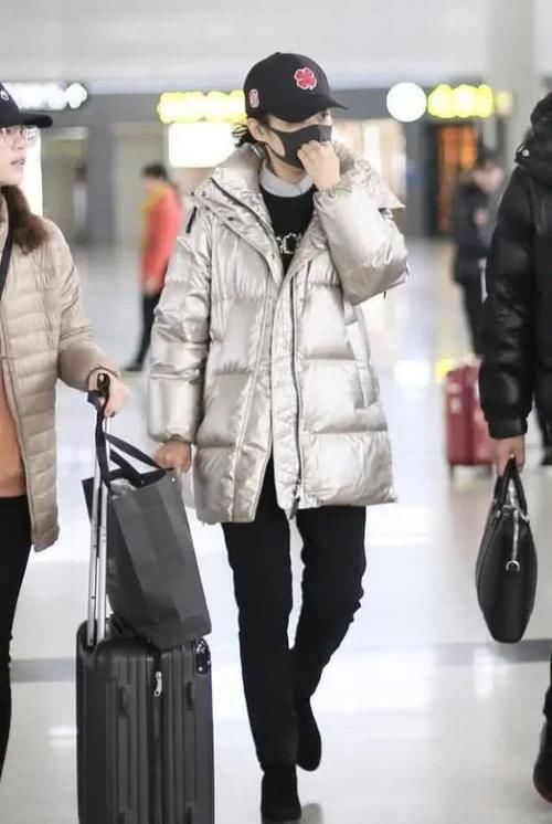  『样式』周涛52岁晒美照，穿白色上衣利落大方，诠释真正的东方美