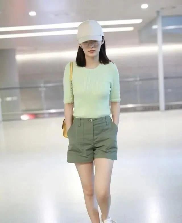  『舒适』初夏能穿针织衫吗？选对款式照样舒适无比，好看又时髦