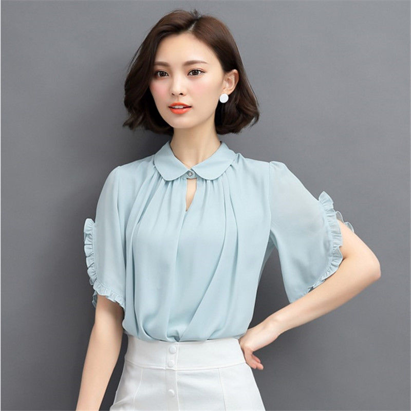 谁说胸围大不好看，学学模特这样穿衣服，一点不俗还特有魅力