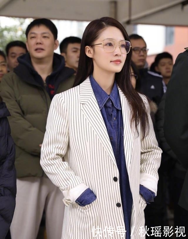  「黑色打底」春季就该穿西装，手把手教你西装怎么搭，让你一不小心就变美