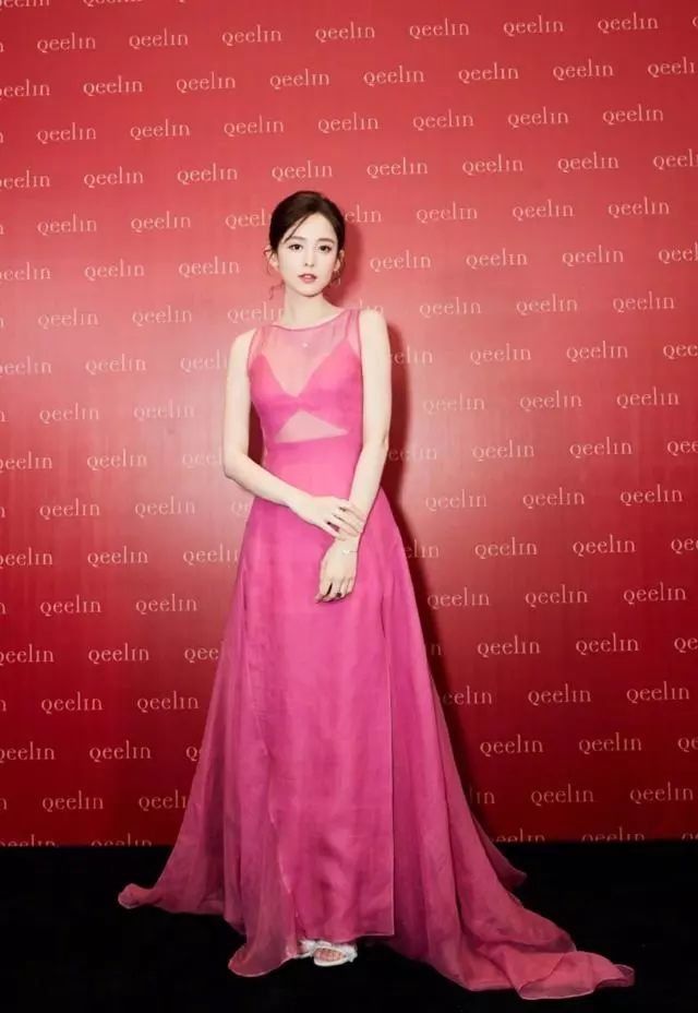 这种“辣”眼睛的穿法又要火了，杨颖范冰冰都这么穿，你敢穿吗?