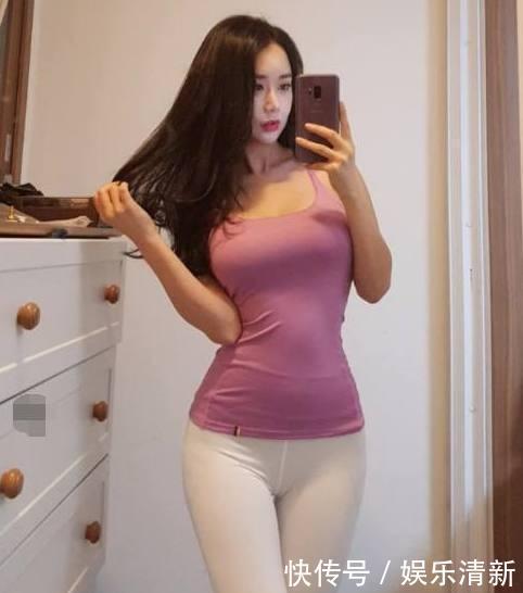 美拍：紧身裤独有个性看起来特别非常有街头范，展现迷人大长腿！