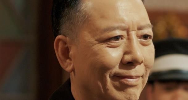  『家庭』他是演员骆应钧，家庭背景十分的显赫，演的影视作品不下于200部