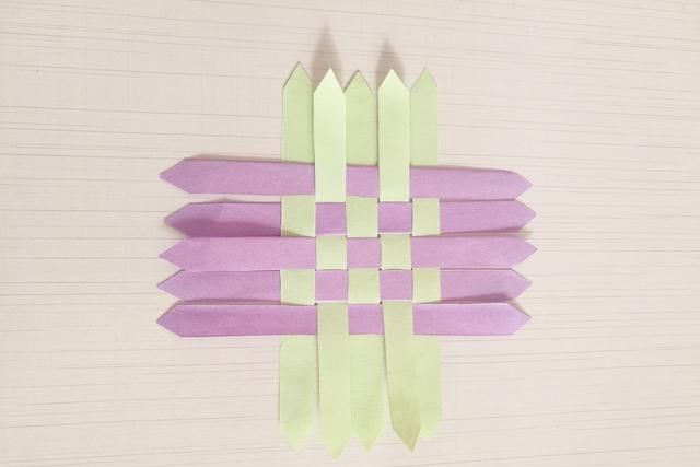  「纸片」儿童手册，用10张小纸片做一只船，易学