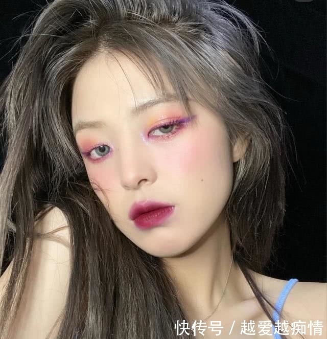 历年:盘点历年流行过的妆容,这四个造型里,肯定有一个让你真香过