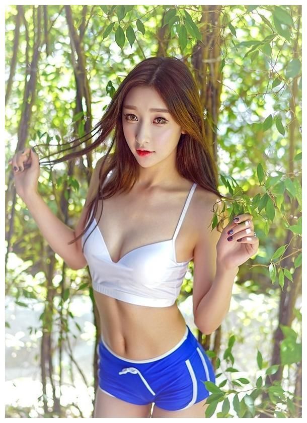 街拍：图2穿着大胆，图4漂亮多姿，图6时尚有女人味