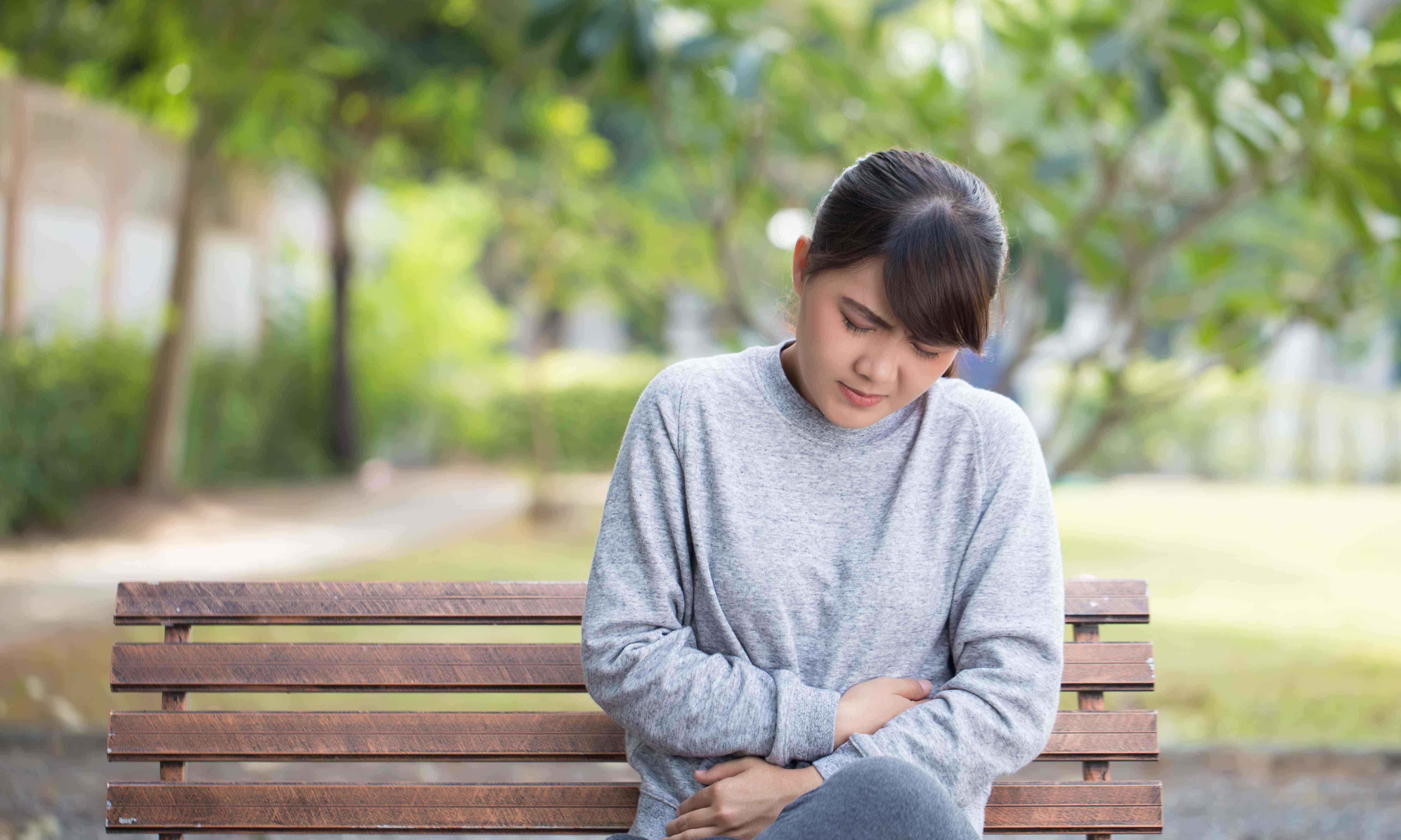  【去世】38岁孕妇生下孩子后，因宫颈癌去世！有3个表现女人千万别忽视