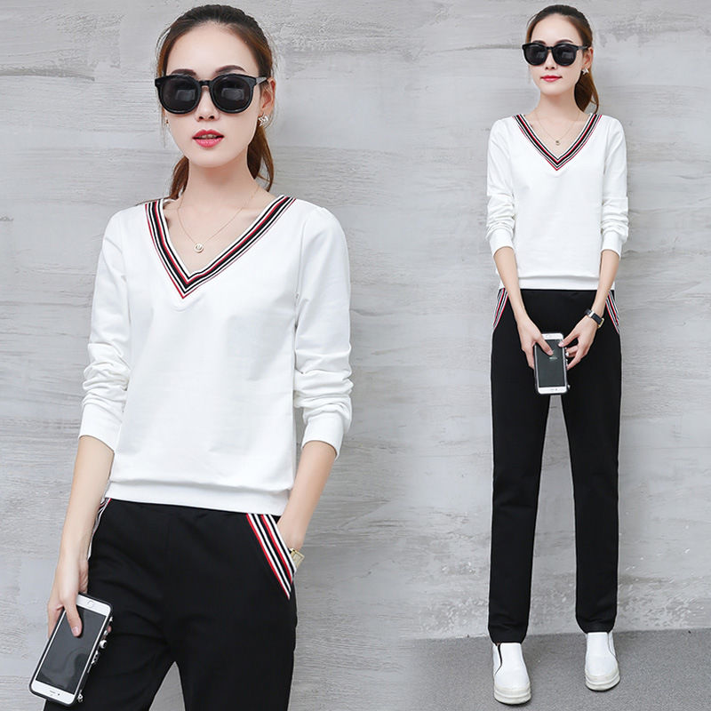 今年的休闲套装又火了!国庆游玩就这样穿，洋气显年轻，超有腔调