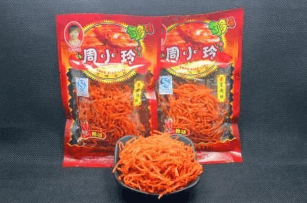 谣言有多可怕?周小玲“尸油”真相,还记得小时候吃过的辣条吗?