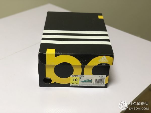 阿迪达斯难得的一双严肃跑鞋--Adidas Supernova 开箱